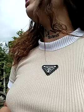 Snapshot of Alis_1327 chatting on November 5, 2025, 7:39 pm Alis 1327 online show from November 5, 2025, 7:39 pm