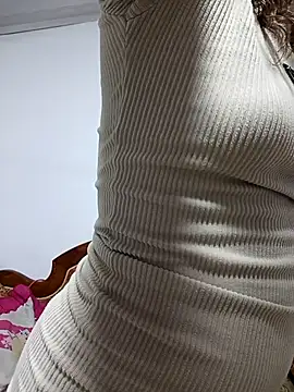 Snapshot of Alis_1327 chatting on November 14, 2025, 10:35 pm Alis 1327 online show from November 14, 2025, 10:35 pm