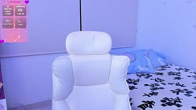 Snapshot of Lilith_Raven_ chatting on December 14, 2025, 3:02 am Lilith Raven online show from December 14, 2025, 3:02 am