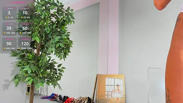 MayaHellen online show from September 10, 2025, 5:28 am