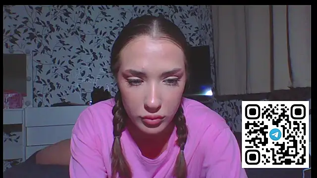 Snapshot of SPICY_KIM chatting on November 15, 2025, 4:33 pm SPICY KIM online show from November 15, 2025, 4:33 pm