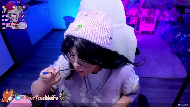 Snapshot of AlyssaRomanova chatting on December 18, 2025, 2:27 am AlyssaRomanova online show from December 18, 2025, 2:27 am