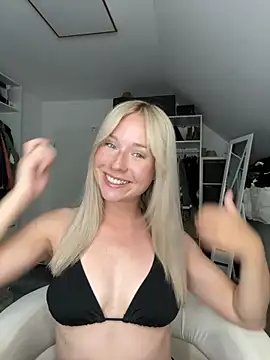 Snapshot of celis_secret chatting on June 3, 2026, 6:03 am celis secret online show from June 3, 2026, 6:03 am