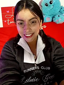 Snapshot of Fox_Roxxan chatting on May 9, 2026, 2:15 am Fox Roxxan online show from May 9, 2026, 2:15 am
