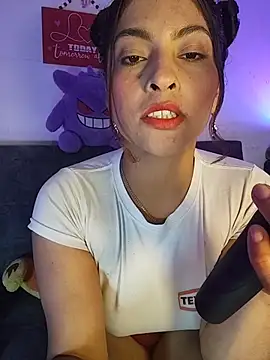 Fox Roxxan online show from April 5, 2026, 1:45 am