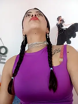 Snapshot of Fox_Roxxan chatting on November 18, 2025, 1:10 am Fox Roxxan online show from November 18, 2025, 1:10 am