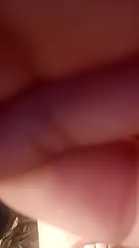 Snapshot of Fox_Roxxan chatting on September 22, 2025, 6:36 pm Fox Roxxan online show from September 22, 2025, 6:36 pm