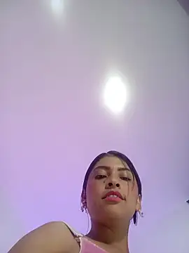 Snapshot of Fox_Roxxan chatting on November 23, 2025, 5:06 am Fox Roxxan online show from November 23, 2025, 5:06 am