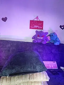 Snapshot of Fox_Roxxan chatting on May 8, 2026, 2:15 am Fox Roxxan online show from May 8, 2026, 2:15 am