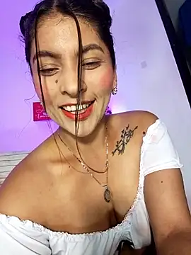 Snapshot of Fox_Roxxan chatting on May 28, 2026, 2:19 am Fox Roxxan online show from May 28, 2026, 2:19 am