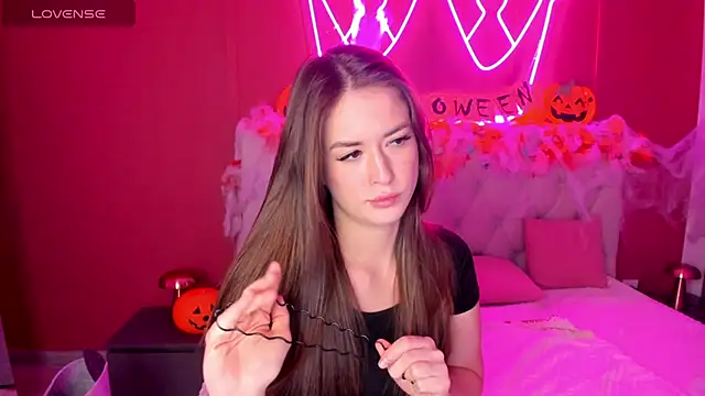 StacyWells online show from October 28, 2025, 8:13 am