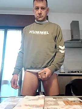 Snapshot of Alessio1987 chatting on February 17, 2026, 6:44 am Alessio1987 online show from February 17, 2026, 6:44 am