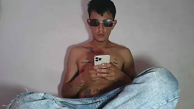 Snapshot of andrewcoopper1 chatting on January 31, 2026, 7:12 pm andrewcoopper1 online show from January 31, 2026, 7:12 pm