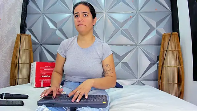 GreciaFox1 online show from November 28, 2025, 11:21 am