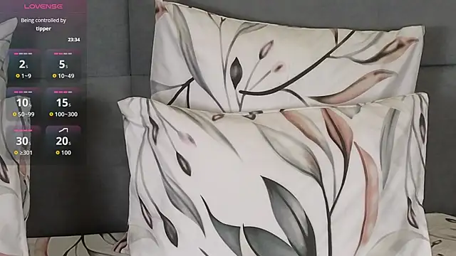 Snapshot of RianaRey chatting on February 10, 2026, 4:06 pm RianaRey online show from February 10, 2026, 4:06 pm