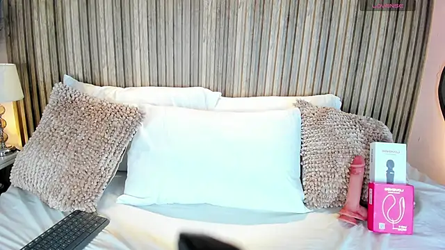 SofiAdanss online show from October 1, 2025, 11:47 am