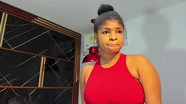 Snapshot of HannyThompson chatting on June 4, 2026, 12:32 pm HannyThompson online show from June 4, 2026, 12:32 pm