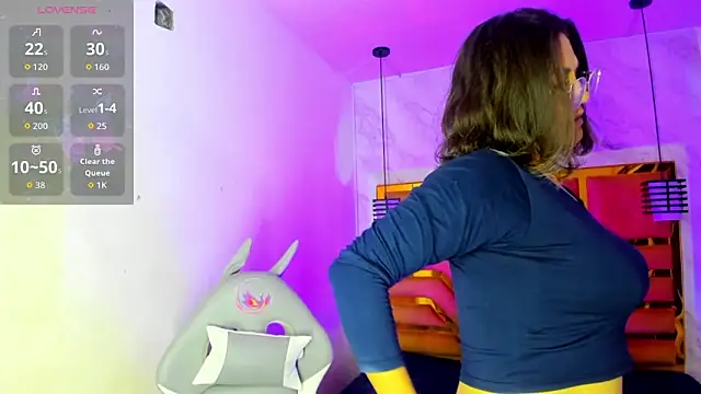 Luciifeer  online show from February 27, 2026, 7:03 pm