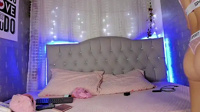 Snapshot of Miss-Alicia chatting on December 3, 2025, 2:12 am Miss-Alicia online show from December 3, 2025, 2:12 am