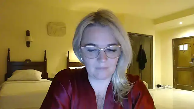 EleanoraDream online show from February 4, 2026, 9:10 pm