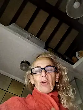 Snapshot of clarabell4 chatting on April 20, 2026, 5:43 am clarabell4 online show from April 20, 2026, 5:43 am