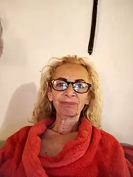 Snapshot of clarabell4 chatting on April 13, 2026, 5:22 am clarabell4 online show from April 13, 2026, 5:22 am