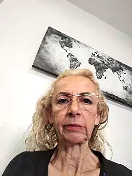 Snapshot of clarabell4 chatting on April 7, 2026, 8:16 am clarabell4 online show from April 7, 2026, 8:16 am