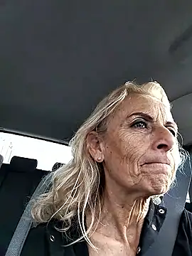 clarabell4 online show from October 30, 2025, 8:12 am