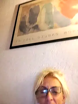 clarabell4 online show from November 14, 2025, 9:07 pm