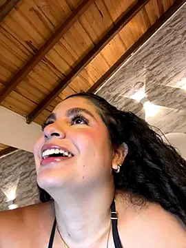 Yassy vazquez online show from November 21, 2025, 7:35 pm