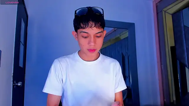 Sebax Young online show from May 18, 2026, 8:35 pm