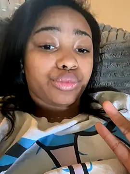 nuttybutter999999 online show from October 21, 2025, 4:06 pm