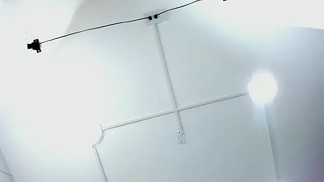 ThaliaCross online show from September 10, 2025, 7:46 pm