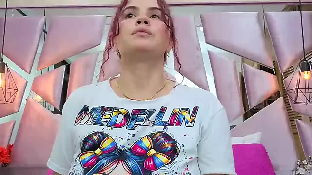 ThaliaCross online show from February 24, 2026, 8:10 pm