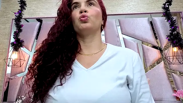 ThaliaCross online show from December 1, 2025, 7:48 pm