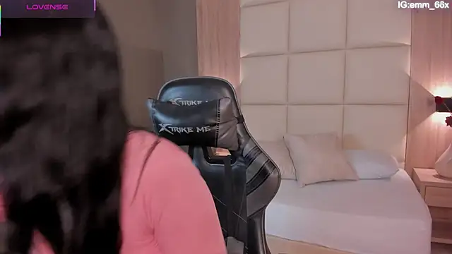 Snapshot of emma_fhox chatting on December 21, 2025, 2:24 am emma fhox online show from December 21, 2025, 2:24 am