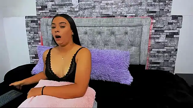 nicolexxaleja online show from October 10, 2025, 7:36 pm