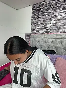 nicolexxaleja online show from December 21, 2025, 6:31 pm