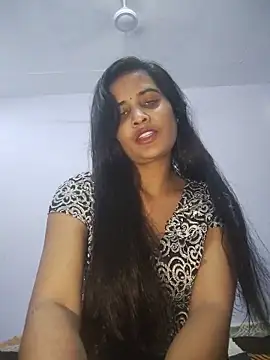 cute radhikaa online show from May 28, 2026, 6:32 am