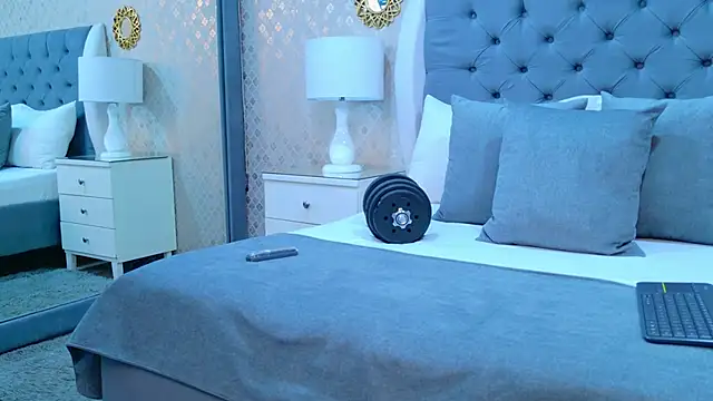 ZoeKrug online show from November 5, 2025, 11:35 am