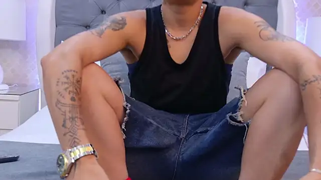 ZoeKrug online show from November 26, 2025, 11:54 am