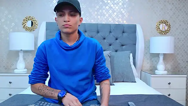 ZoeKrug online show from October 24, 2025, 11:42 am