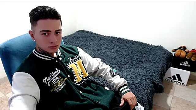 santii ss online show from October 29, 2025, 1:43 pm