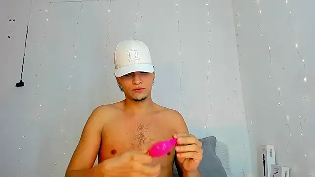 Snapshot of hot_boy_04 chatting on March 9, 2026, 2:31 pm hot boy 04 online show from March 9, 2026, 2:31 pm