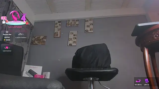 Snapshot of Chloe_cooperr chatting on November 1, 2025, 9:25 am Chloe cooperr online show from November 1, 2025, 9:25 am