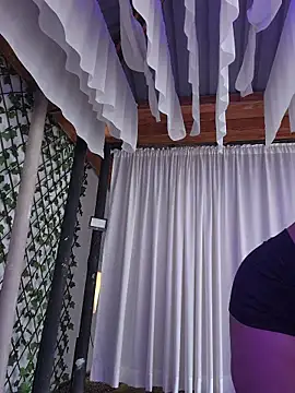 Yessica Lopezz online show from April 13, 2026, 12:42 pm