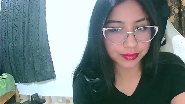 honeysweet111 online show from October 3, 2025, 4:14 am