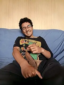 LecheDeSoya666 online show from November 29, 2025, 9:48 pm