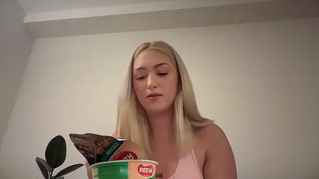 Snapshot of Kitty_Swetty chatting on December 15, 2025, 10:59 pm Kitty Swetty online show from December 15, 2025, 10:59 pm