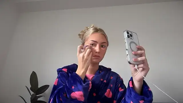 Snapshot of Kitty_Swetty chatting on October 7, 2025, 8:59 am Kitty Swetty online show from October 7, 2025, 8:59 am